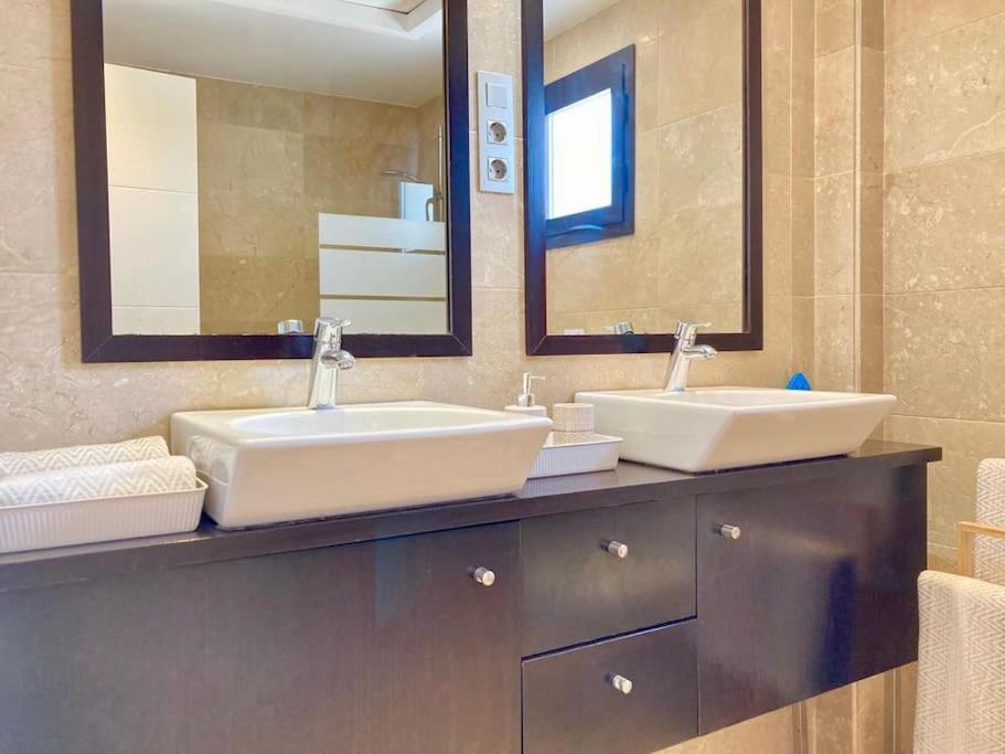Sea Breeze Retreat - Golf Getaway Apartment Bahia de Casares Ngoại thất bức ảnh